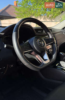 Внедорожник / Кроссовер Nissan Rogue 2018 в 