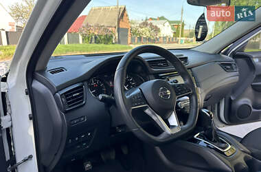 Внедорожник / Кроссовер Nissan Rogue 2018 в 