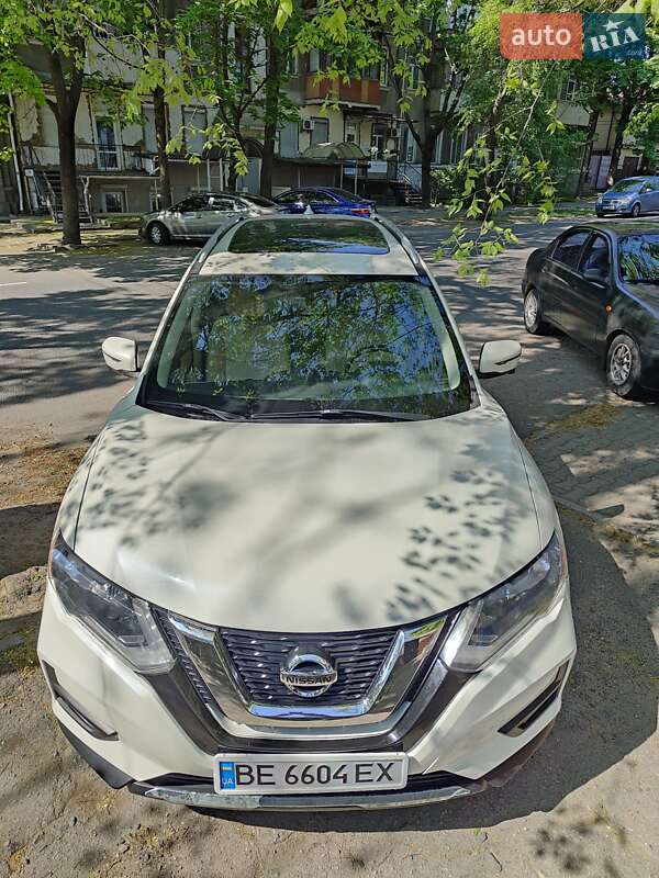 Внедорожник / Кроссовер Nissan Rogue 2016 в 