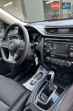 Внедорожник / Кроссовер Nissan Rogue 2017 в 