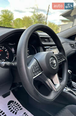 Внедорожник / Кроссовер Nissan Rogue 2017 в 
