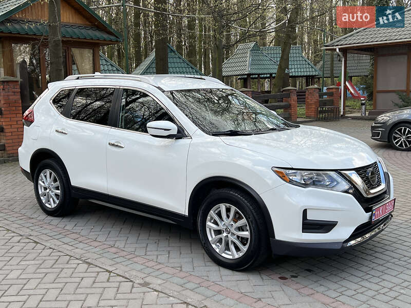 Позашляховик / Кросовер Nissan Rogue 2020 в 