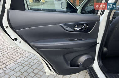 Позашляховик / Кросовер Nissan Rogue 2020 в 