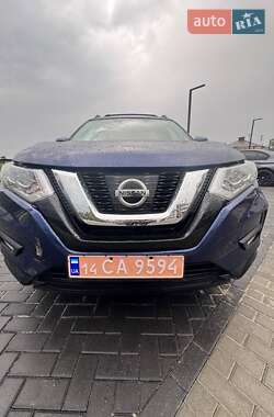 Внедорожник / Кроссовер Nissan Rogue 2017 в 