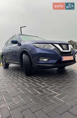Внедорожник / Кроссовер Nissan Rogue 2017 в 