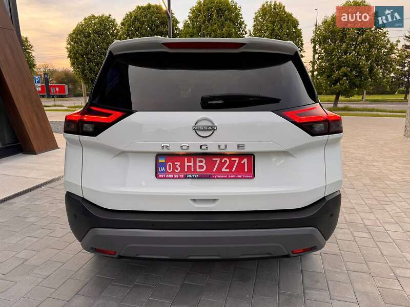 Внедорожник / Кроссовер Nissan Rogue 2023 в Луцке