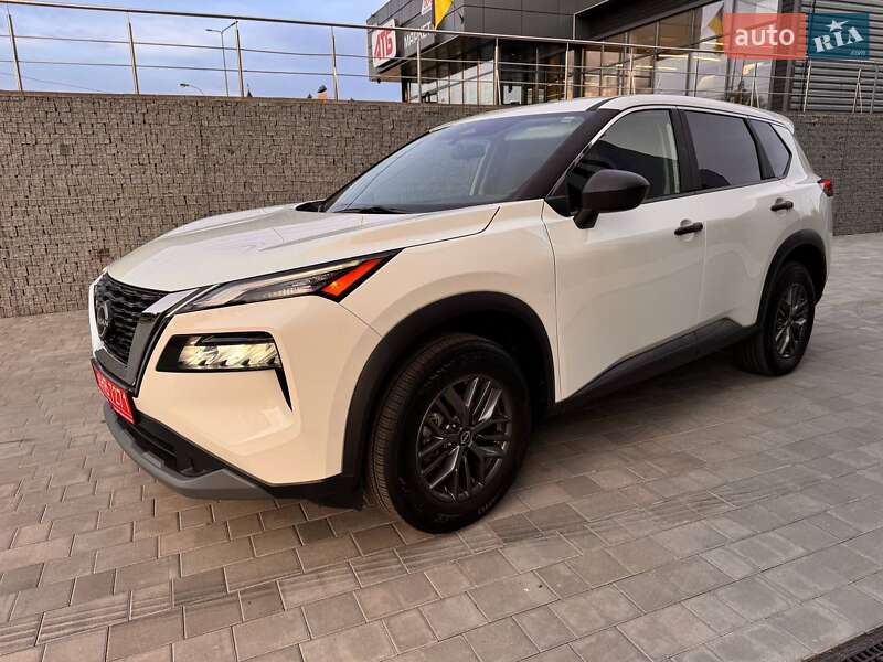 Внедорожник / Кроссовер Nissan Rogue 2023 в Луцке
