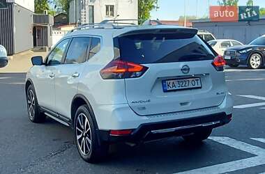 Внедорожник / Кроссовер Nissan Rogue 2017 в 