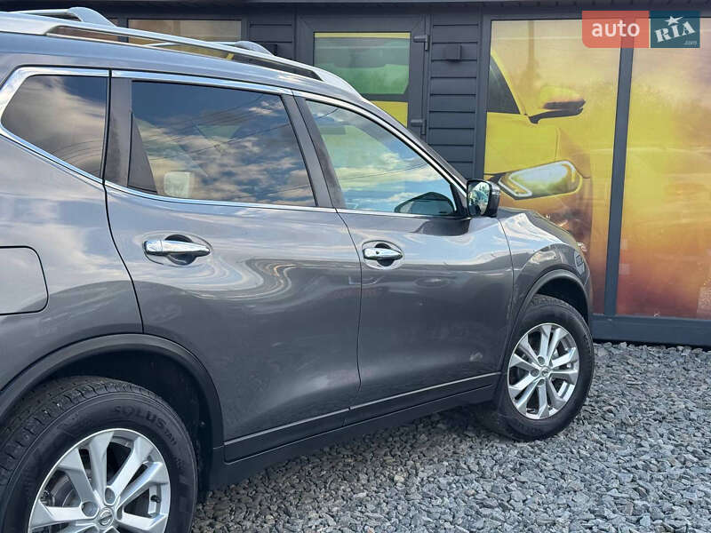 Позашляховик / Кросовер Nissan Rogue 2016 в Стрию
