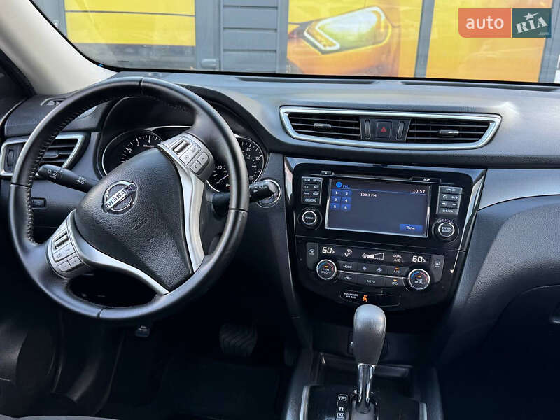 Позашляховик / Кросовер Nissan Rogue 2016 в Стрию