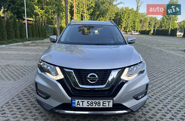 Внедорожник / Кроссовер Nissan Rogue 2017 в 