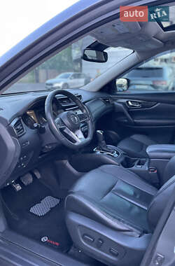 Внедорожник / Кроссовер Nissan Rogue 2017 в 
