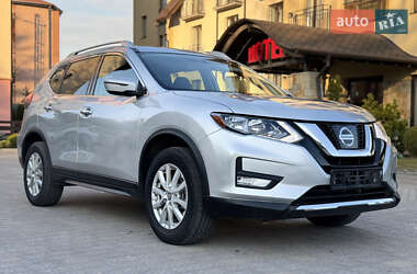 Позашляховик / Кросовер Nissan Rogue 2018 в 