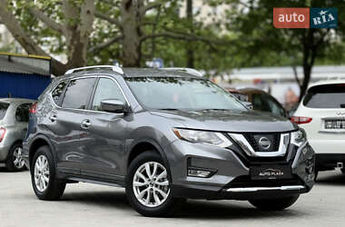 Позашляховик / Кросовер Nissan Rogue 2017 в 