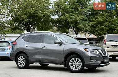 Позашляховик / Кросовер Nissan Rogue 2017 в 