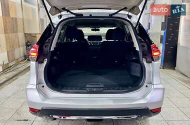 Позашляховик / Кросовер Nissan Rogue 2016 в 