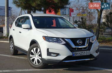 Внедорожник / Кроссовер Nissan Rogue 2017 в Львове