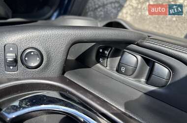 Позашляховик / Кросовер Nissan Rogue 2015 в 