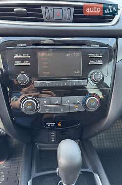 Позашляховик / Кросовер Nissan Rogue 2015 в 