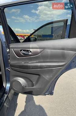 Позашляховик / Кросовер Nissan Rogue 2015 в 