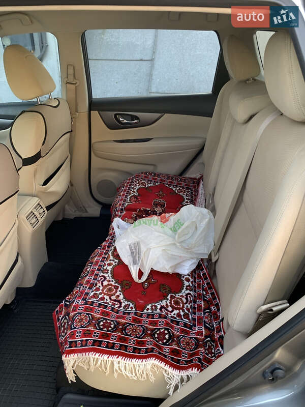 Позашляховик / Кросовер Nissan Rogue 2016 в Кам'янському