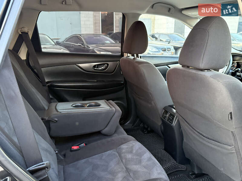 Позашляховик / Кросовер Nissan Rogue 2015 в Рівному