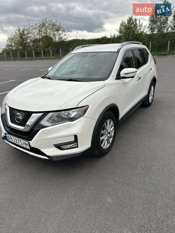 Позашляховик / Кросовер Nissan Rogue 2017 в 