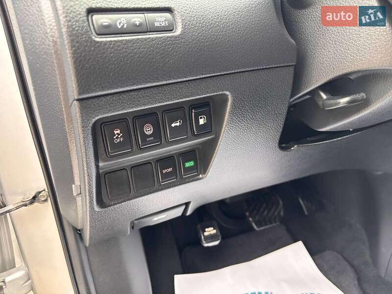 Позашляховик / Кросовер Nissan Rogue 2019 в Львові