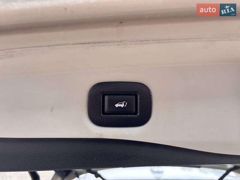 Позашляховик / Кросовер Nissan Rogue 2019 в Львові