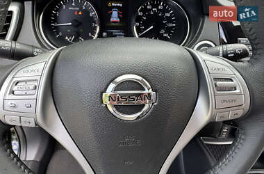 Позашляховик / Кросовер Nissan Rogue 2016 в 