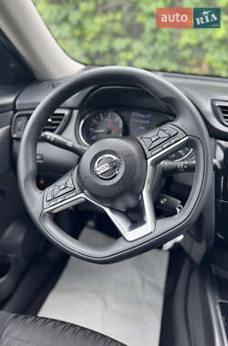 Позашляховик / Кросовер Nissan Rogue 2017 в 