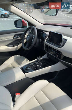 Внедорожник / Кроссовер Nissan Rogue 2023 в 