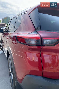 Внедорожник / Кроссовер Nissan Rogue 2023 в 