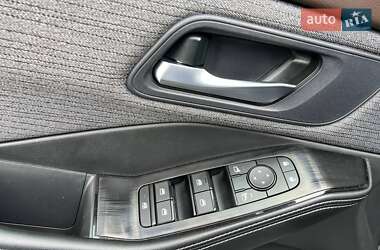 Внедорожник / Кроссовер Nissan Rogue 2023 в 
