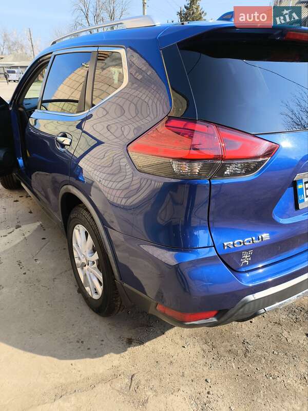 Позашляховик / Кросовер Nissan Rogue 2017 в Пирятині