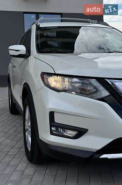 Внедорожник / Кроссовер Nissan Rogue 2017 в 