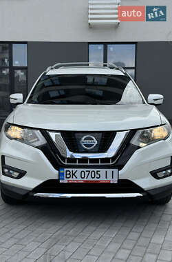 Внедорожник / Кроссовер Nissan Rogue 2017 в 