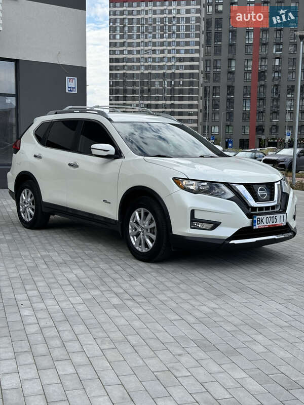 Внедорожник / Кроссовер Nissan Rogue 2017 в 
