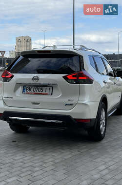 Внедорожник / Кроссовер Nissan Rogue 2017 в 