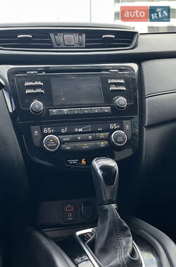 Внедорожник / Кроссовер Nissan Rogue 2017 в 