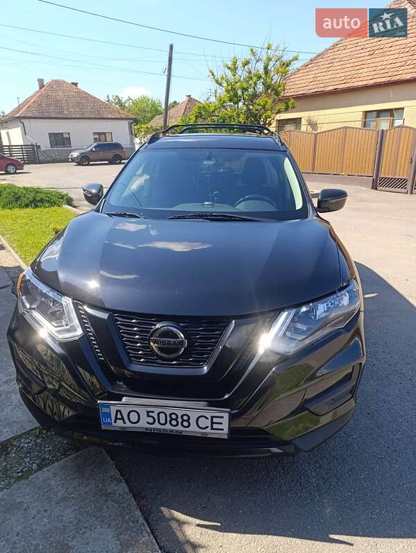 Внедорожник / Кроссовер Nissan Rogue 2017 в Берегово