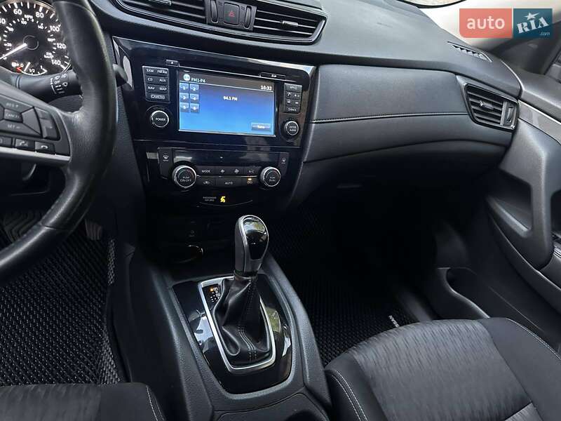 Позашляховик / Кросовер Nissan Rogue 2016 в Краснограді