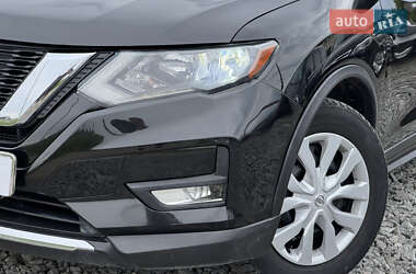 Внедорожник / Кроссовер Nissan Rogue 2017 в 