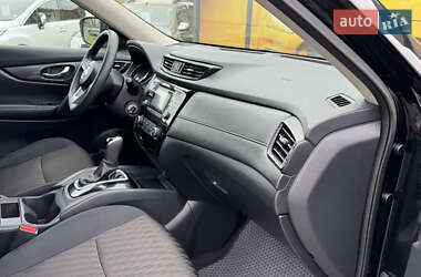 Внедорожник / Кроссовер Nissan Rogue 2017 в 
