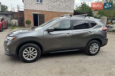 Внедорожник / Кроссовер Nissan Rogue 2019 в 