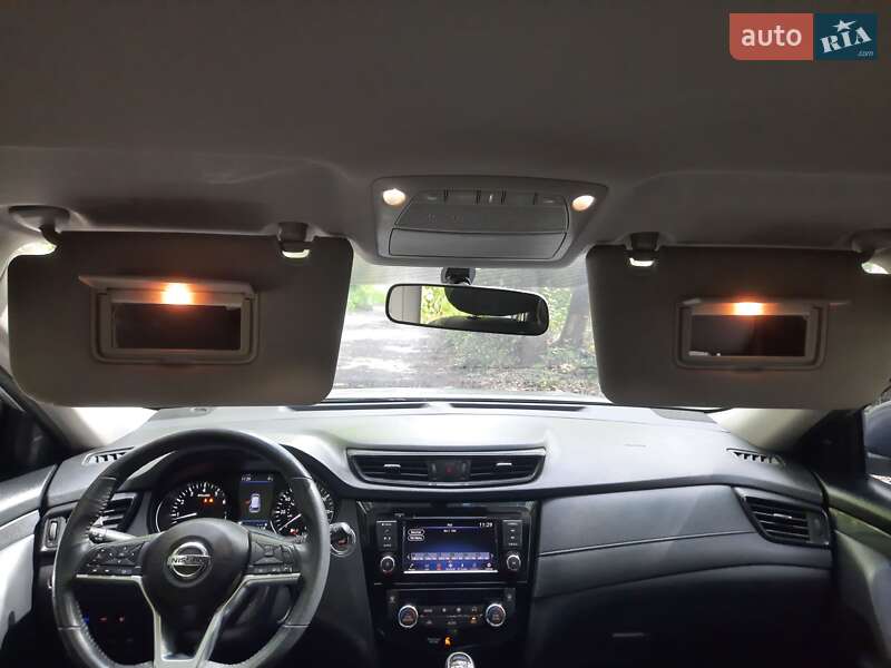 Позашляховик / Кросовер Nissan Rogue 2017 в Ужгороді
