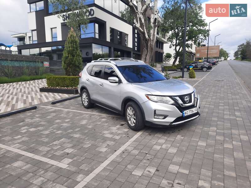 Позашляховик / Кросовер Nissan Rogue 2017 в Ужгороді