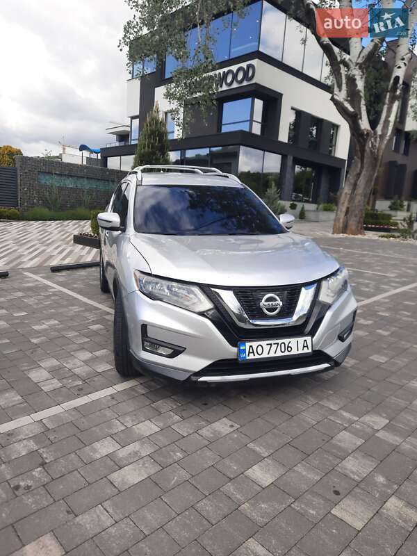 Позашляховик / Кросовер Nissan Rogue 2017 в Ужгороді