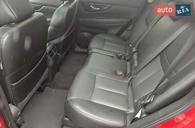 Внедорожник / Кроссовер Nissan Rogue 2017 в 
