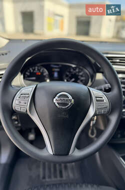 Внедорожник / Кроссовер Nissan Rogue 2016 в 